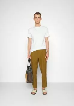 J.Lindeberg Affär -J.Lindeberg Affär 7e47f536d11e4fa299745751e7665599